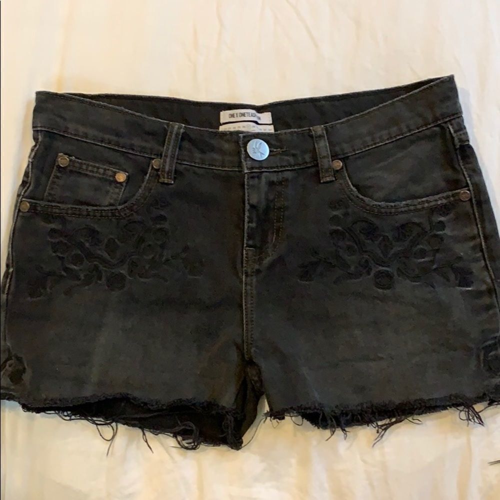 ONE X ONETEASPOON Black Jean shorts with design